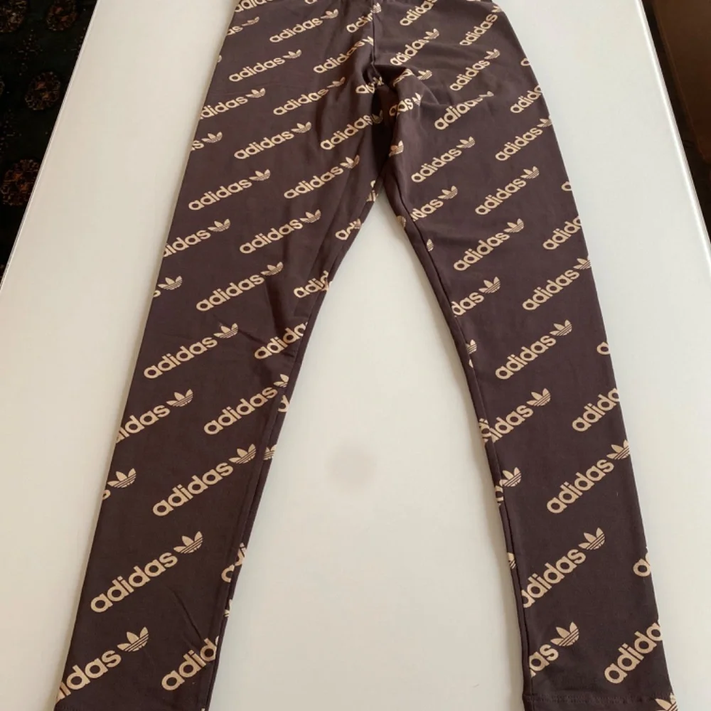 Adidas Originals Woman Logomania Repeat Logo Monogram Leggings Brown & Tan - Picture 4 of 7